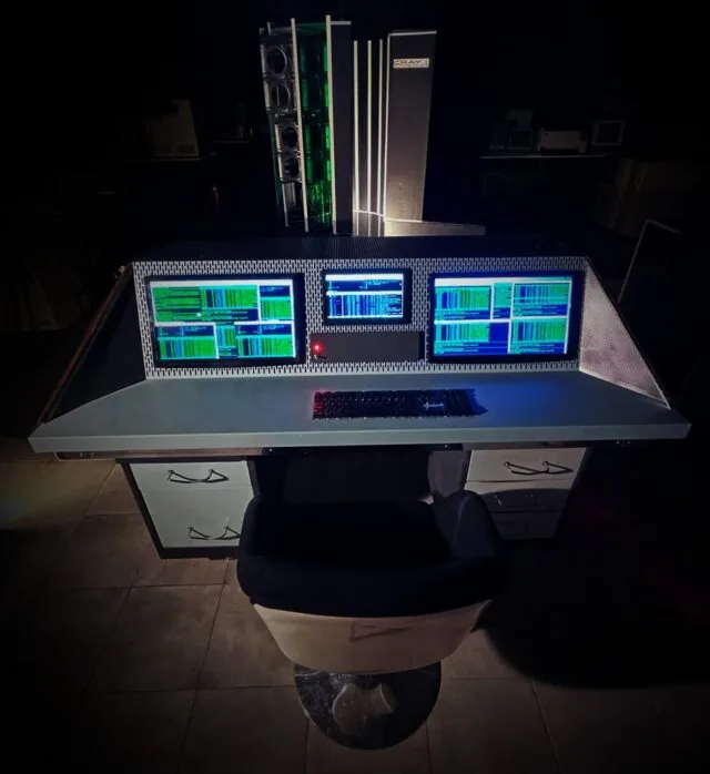 Cray-1_Terminal_and_Tower_Background